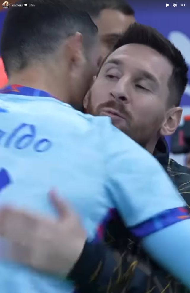 库里下半场20分难阻勇士惨败 镜头捕捉失落一幕：坐板凳毛巾捂脸