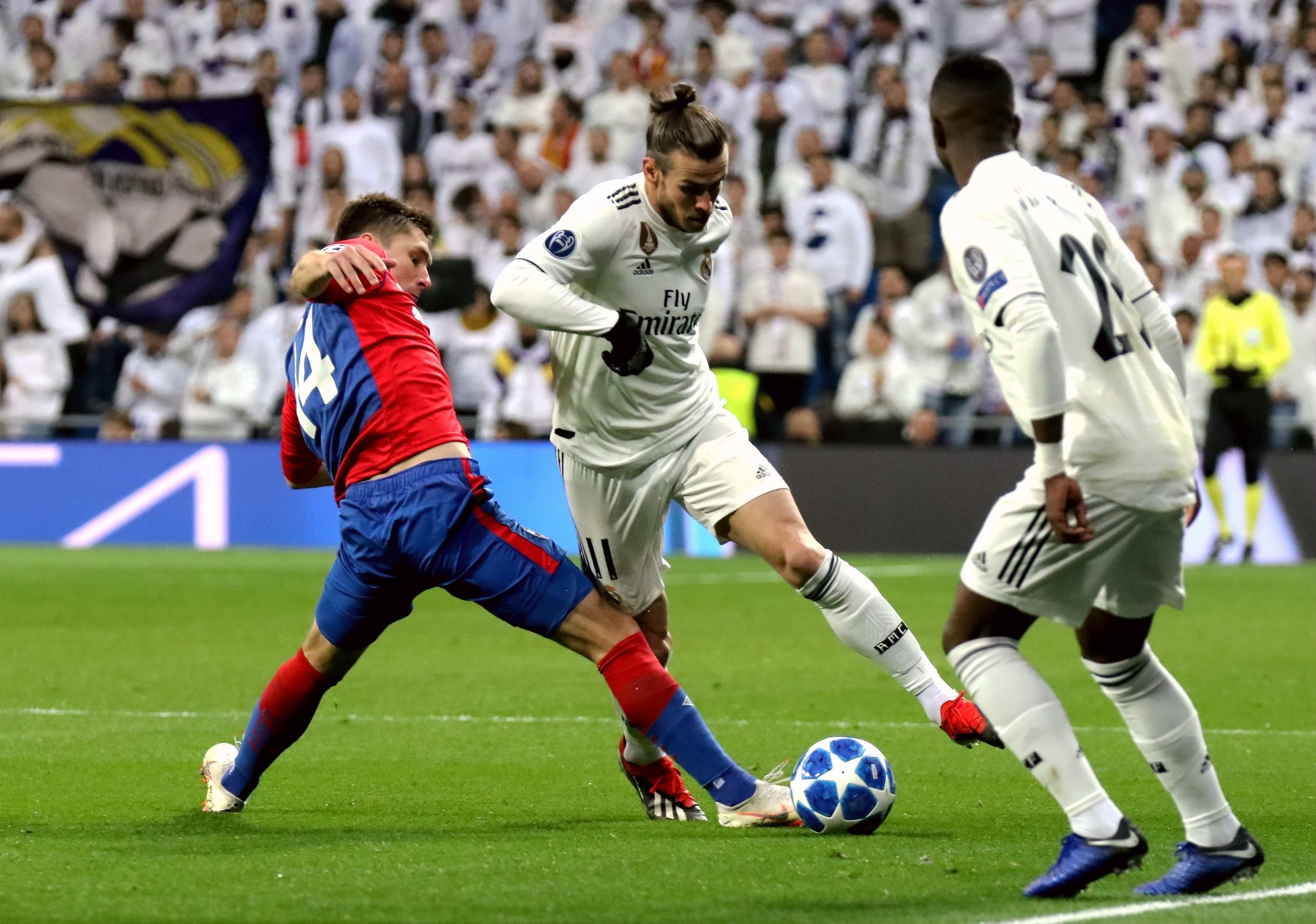 火药味，施罗德赛后“试图”击打湖人队东契奇的报道引发热议