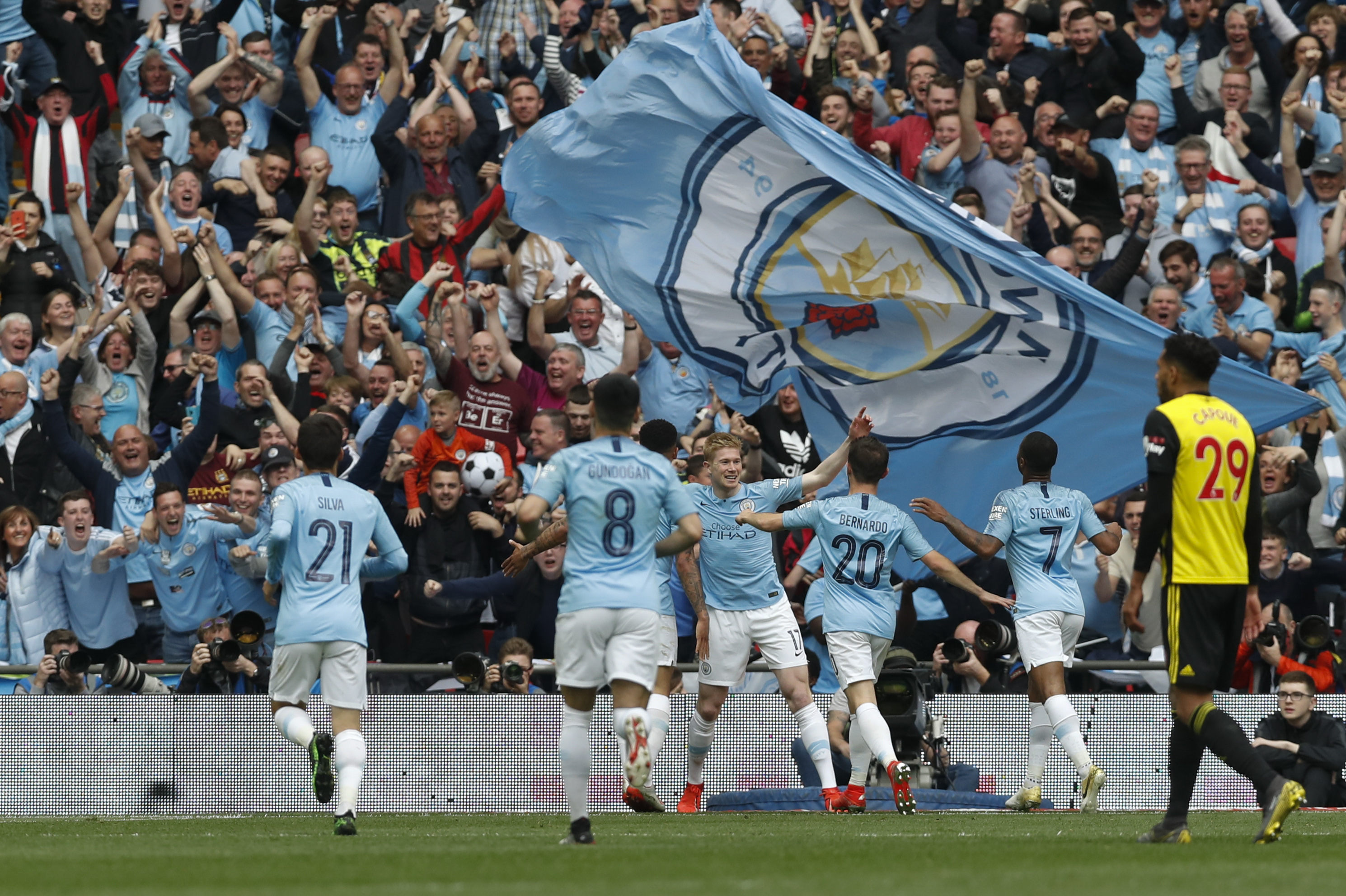 英国国防部启动国际国防电竞赛事，用游戏为现代战争“精准征兵”引争议